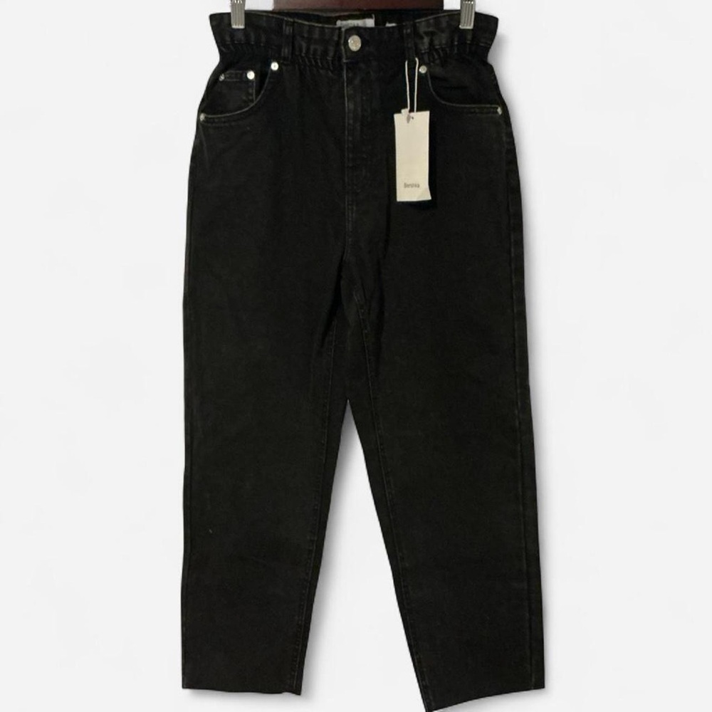 Bershka High-Waisted Straight Leg Jeans Raw Hem - Size 6 NWT